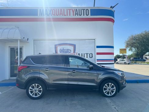 Used 2019 Ford Escape SE FWD image 18