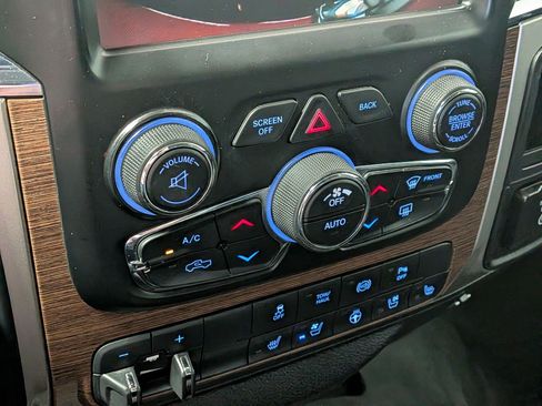 Used 2015 RAM 2500 Laramie w/ Convenience Group AWD/4WD image 24