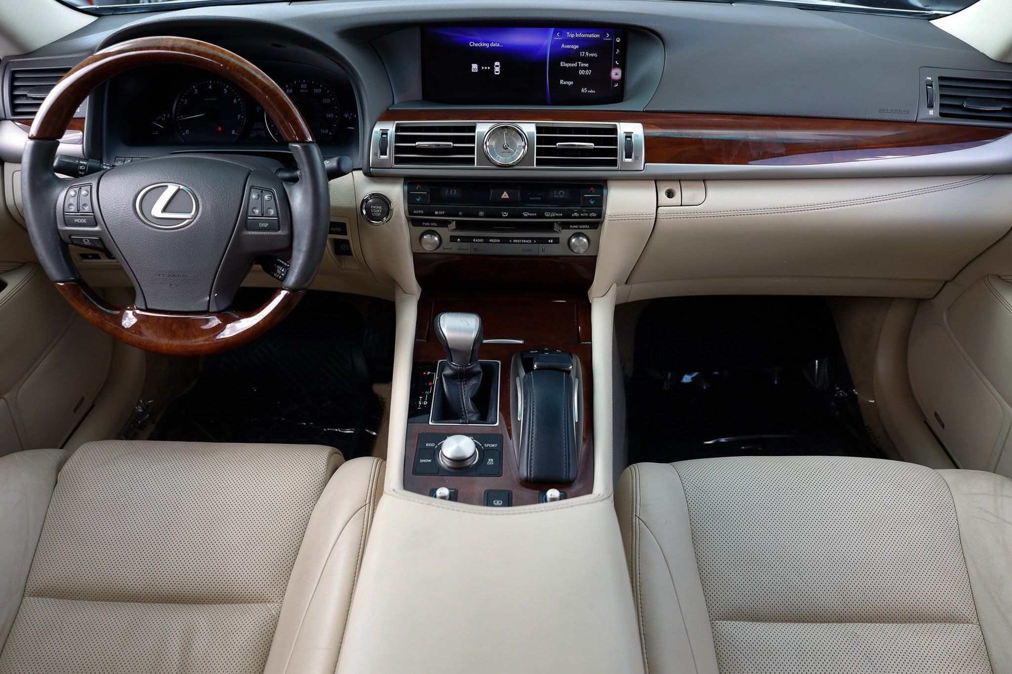Used 2016 Lexus LS 460 w/ Comfort Package RWD image 2