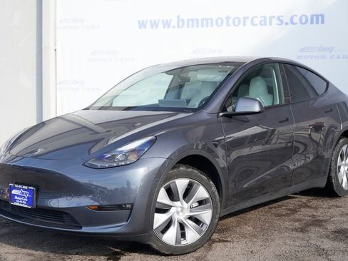 Used 2023 Tesla Model Y 2WD image 2