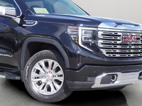 Used 2024 GMC Sierra 1500 Denali w/ Technology Package AWD/4WD image 3