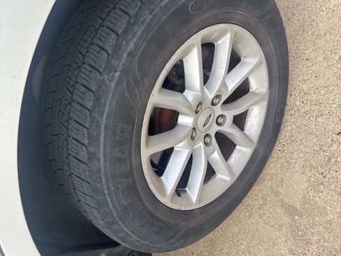 Used 2013 Ford Edge SE image 12