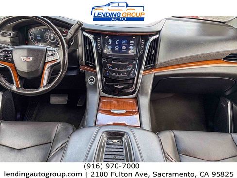 Used 2019 Cadillac Escalade ESV Premium Luxury AWD/4WD image 11
