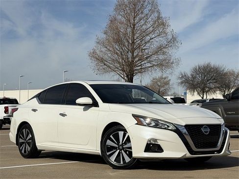 Used 2019 Nissan Altima 2.5 SV image 2