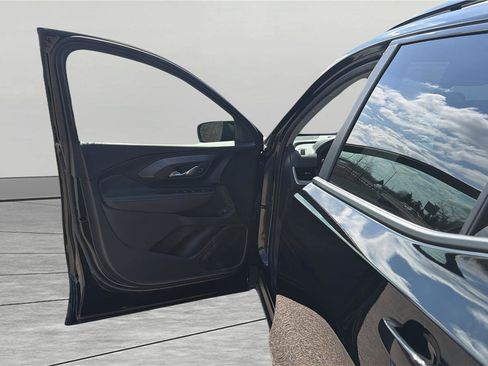 Used 2023 GMC Terrain SLE w/ Driver Convenience Package image 16