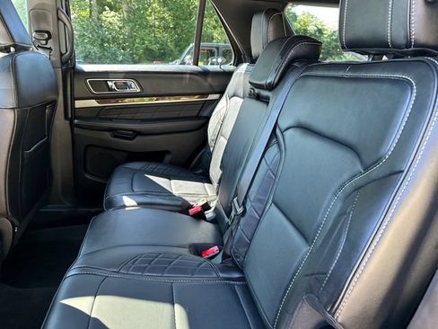 Used 2018 Ford Explorer Platinum AWD/4WD image 21