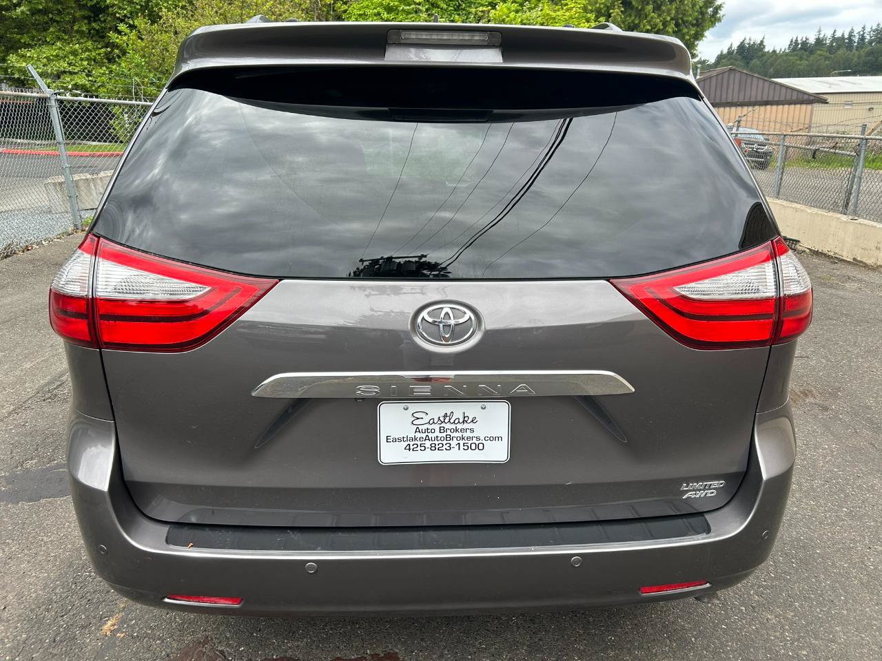 Used 2017 Toyota Sienna Limited Premium AWD/4WD image 6