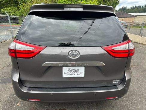 Used 2017 Toyota Sienna Limited Premium AWD/4WD image 6
