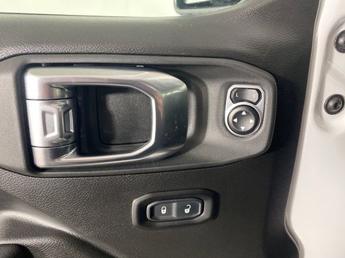 Used 2025 Jeep Gladiator Sport image 13