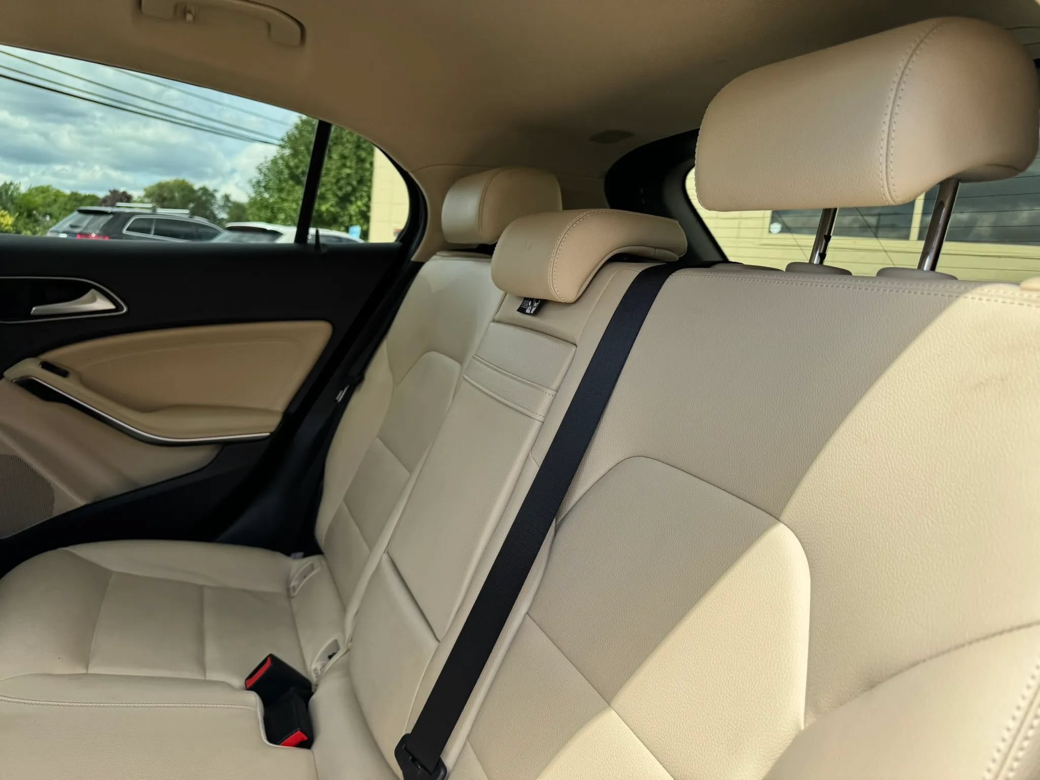 Used 2015 Mercedes-Benz GLA 250 4MATIC image 34