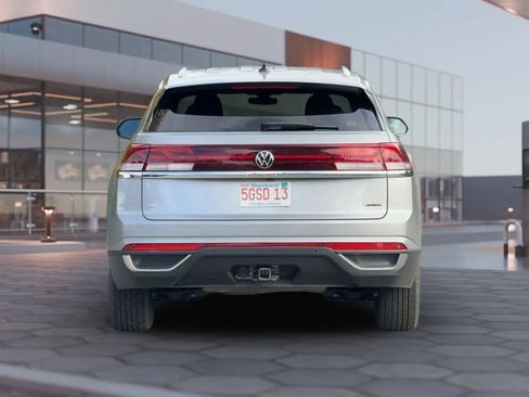 Used 2025 Volkswagen Atlas Cross Sport SE AWD/4WD image 4