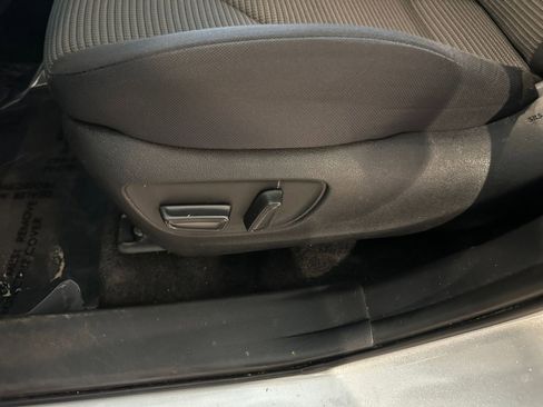 Used 2025 Toyota Highlander LE image 22