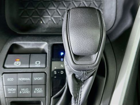 Used 2022 Toyota RAV4 XLE AWD/4WD image 24