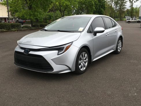 Used 2023 Toyota Corolla LE FWD image 1
