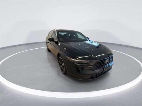 Used 2023 Honda Accord Sport image 2