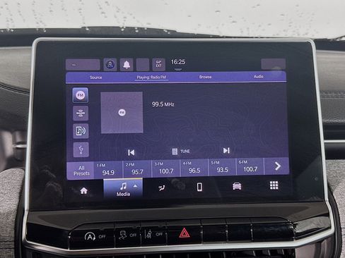 Used 2022 Jeep Compass Latitude w/ Sun and Sound Group image 21