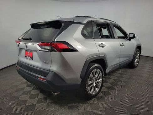 Used 2019 Toyota RAV4 XLE Premium w/ Cold Weather Package FWD image 8