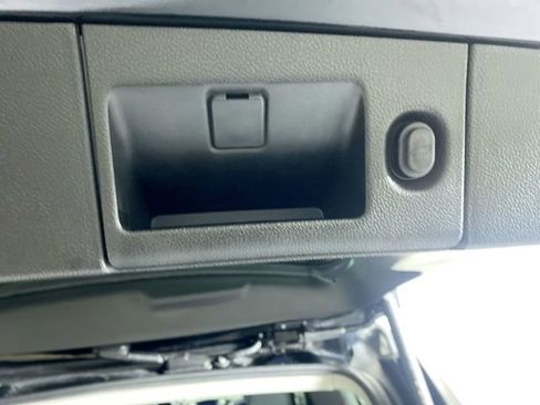 Used 2017 Chevrolet Suburban LT image 35