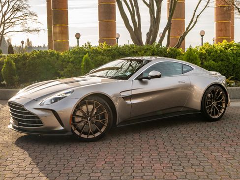 Used 2025 Aston Martin V8 Vantage Coupe image 29