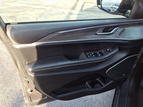 Used 2022 Jeep Grand Cherokee L Limited image 28