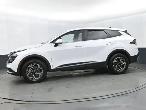 Used 2025 Kia Sportage LX image 5