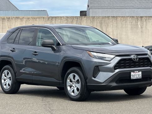 Certified 2023 Toyota RAV4 LE FWD image 5