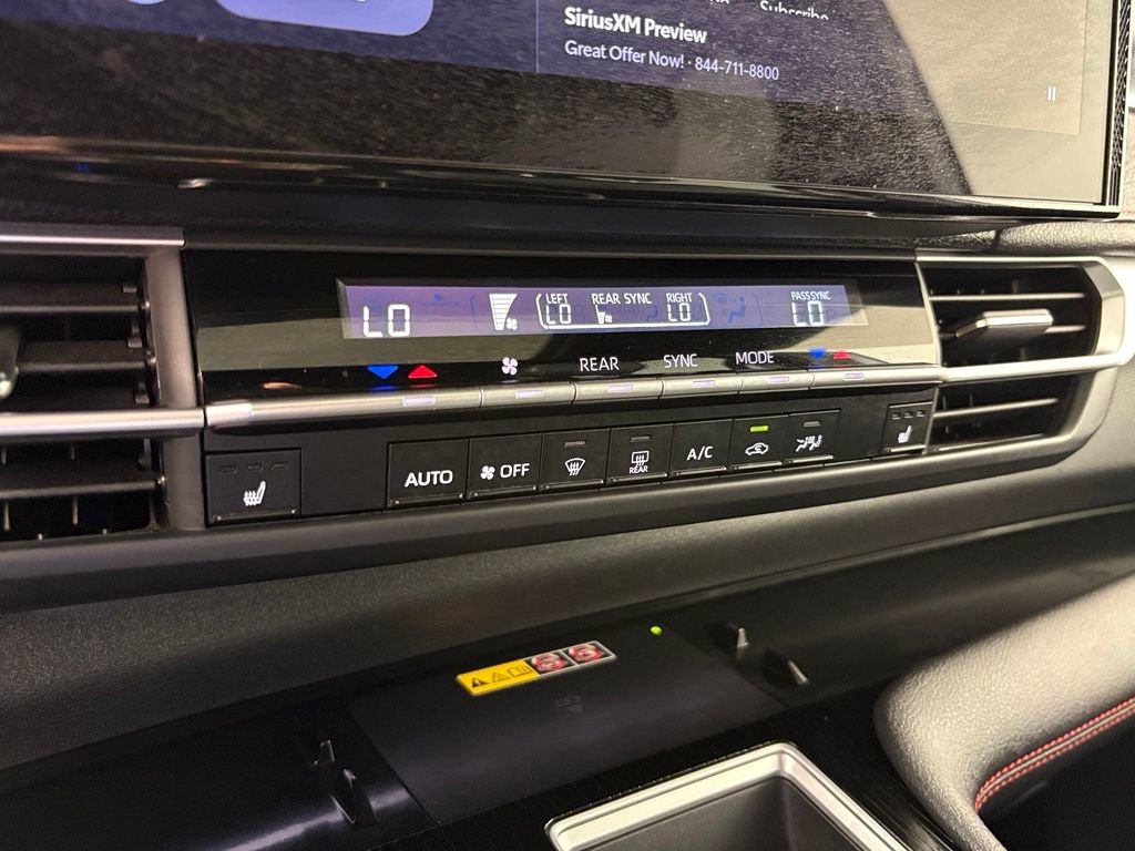 Used 2025 Toyota Sienna XSE AWD/4WD image 31