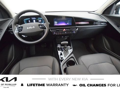 New 2025 Kia Niro EX image 17