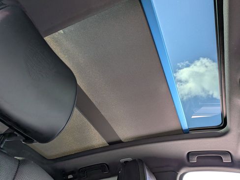 Certified 2025 Porsche Macan AWD/4WD image 28