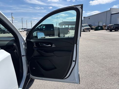 Used 2023 Chevrolet Traverse RS AWD/4WD image 18