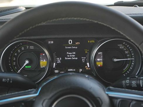 Used 2023 Jeep Wrangler Unlimited Sahara w/ Cold Weather Group AWD/4WD image 23