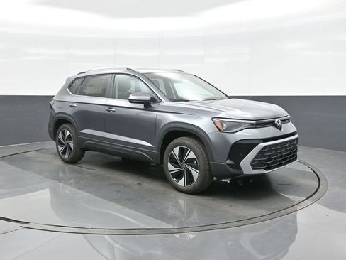 New 2026 Volkswagen Taos SE AWD/4WD image 1