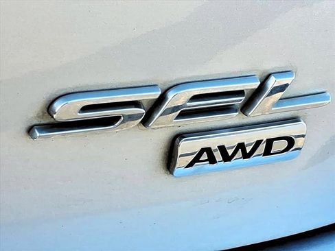 Used 2018 Ford Edge SEL w/ Equipment Group 201A image 9