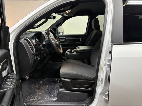 Used 2024 RAM 2500 Big Horn w/ Sport Appearance Package image 3