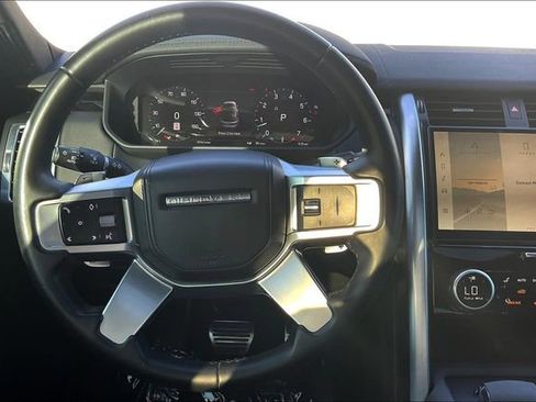 Used 2023 Land Rover Discovery Metropolitan Edition image 5