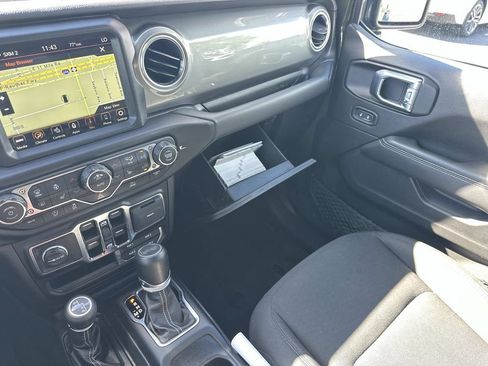 Used 2022 Jeep Wrangler Unlimited Sahara w/ LED Lighting Group AWD/4WD image 34