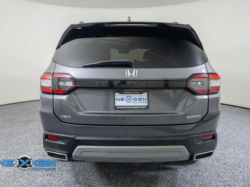 Used 2025 Honda Pilot Touring image 6