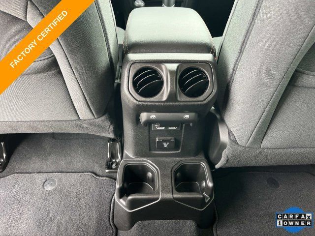 Used 2026 Jeep Wrangler Unlimited Sahara AWD/4WD image 17