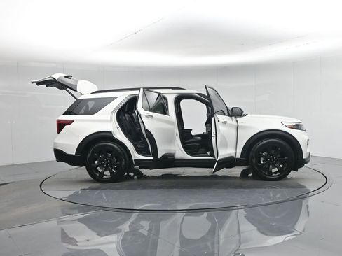 Certified 2023 Ford Explorer ST-Line w/ Class IV Trailer Tow Package image 5