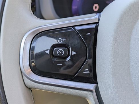 Certified 2023 Volvo XC60 B5 Plus image 33