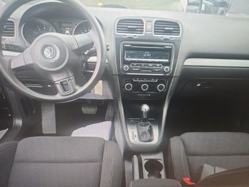 Used 2013 Volkswagen Golf 4-Door FWD image 8