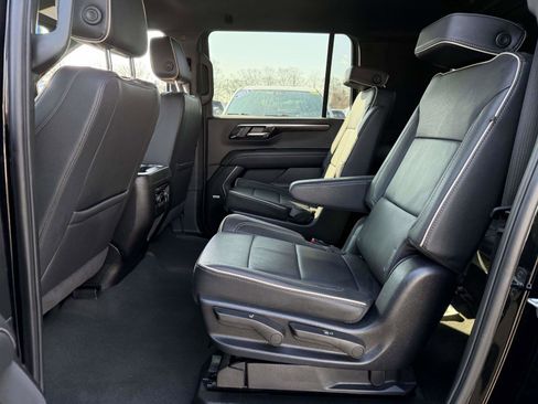 Certified 2025 Chevrolet Suburban Premier AWD/4WD image 14
