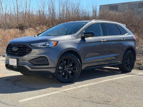 Used 2022 Ford Edge SE w/ Black Appearance Package image 4