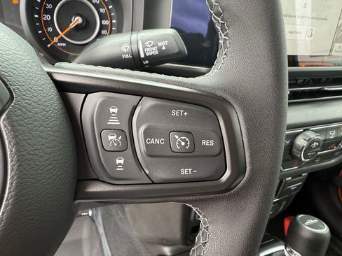 New 2025 Jeep Gladiator Sport image 28