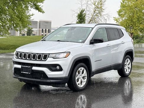 Used 2024 Jeep Compass Latitude AWD/4WD image 28