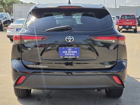 Used 2025 Toyota Highlander XLE FWD image 8