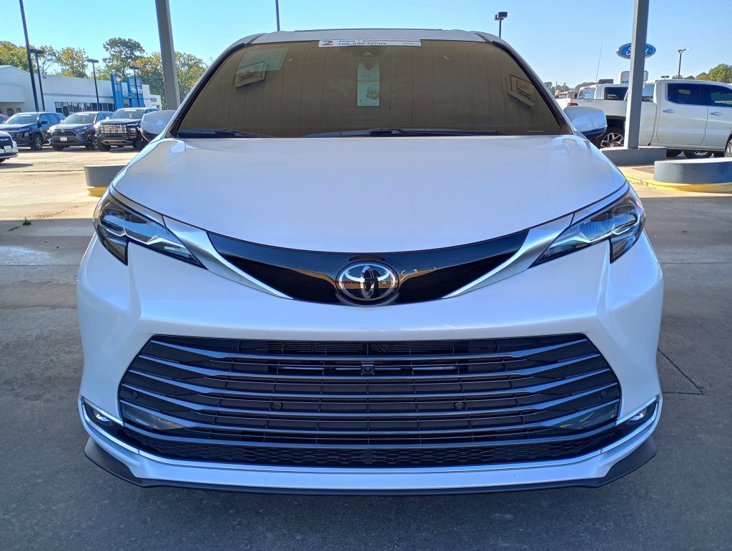 Used 2026 Toyota Sienna Platinum AWD/4WD image 9