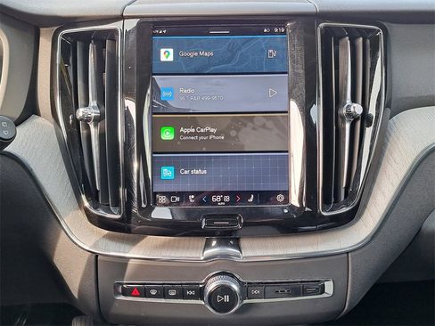 Used 2025 Volvo XC60 B5 Plus image 11