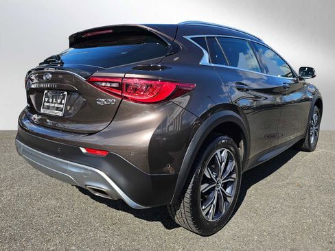 Used 2018 INFINITI QX30 Premium w/ Technology Package image 3