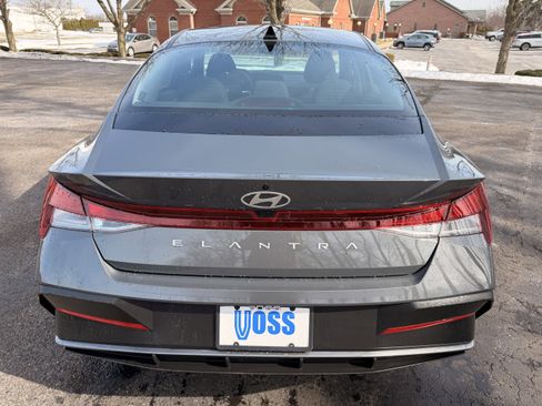 Used 2024 Hyundai Elantra SEL image 4